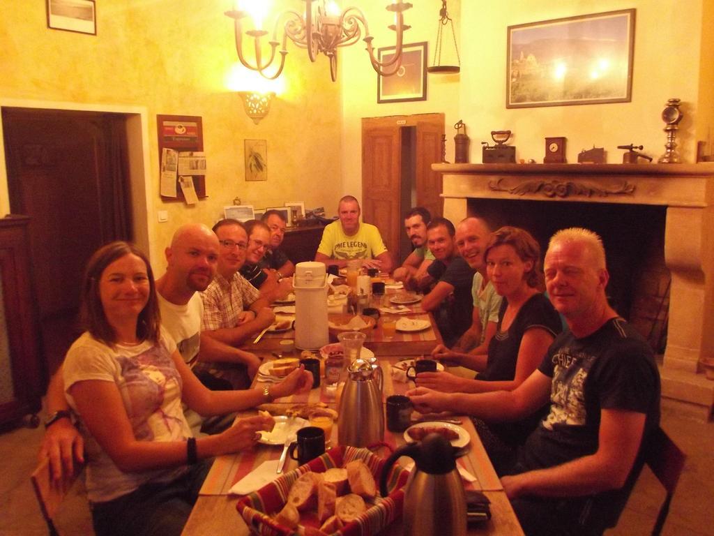 Chambres Et Table D'Hotes Au Brabo Mormoiron Bagian luar foto