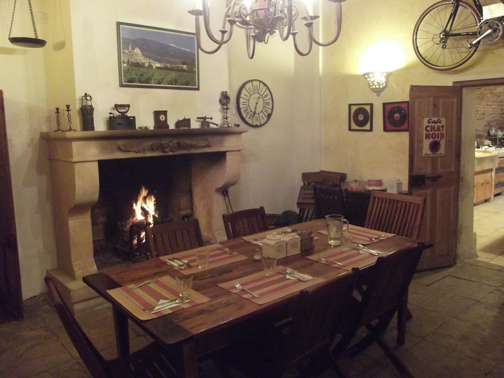 Chambres Et Table D'Hotes Au Brabo Mormoiron Bagian luar foto